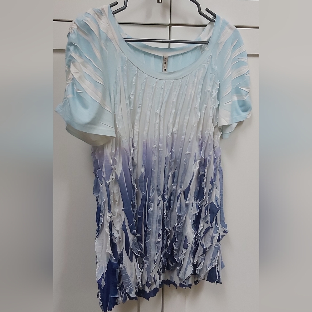 Cubism Ruffle Ombre Top - Picture 2 of 11